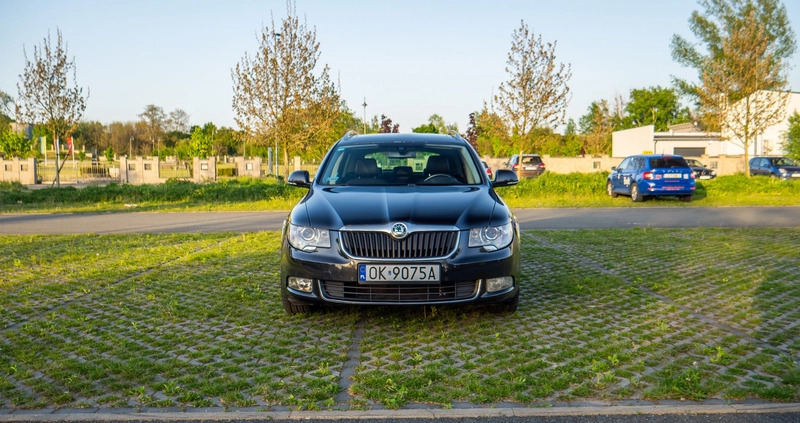 Skoda Superb cena 29900 przebieg: 280000, rok produkcji 2010 z Opole małe 254